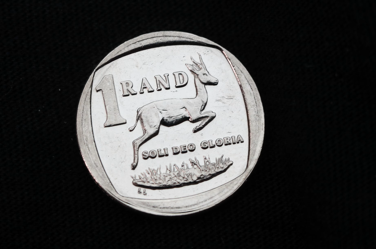 South African Rand Weakens, Dollar Rises