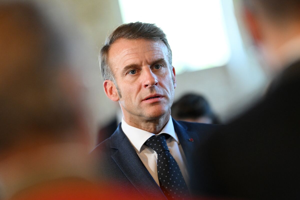 Macron (News Central TV)