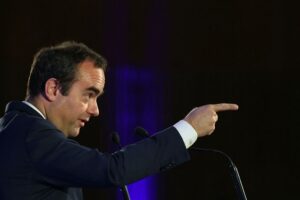 Macron (News Central TV)