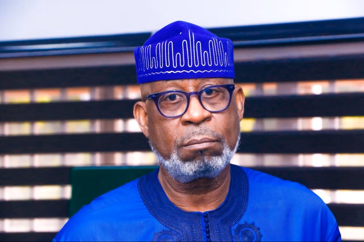 Minister Seeks Closure of Schools Charging in Dollars