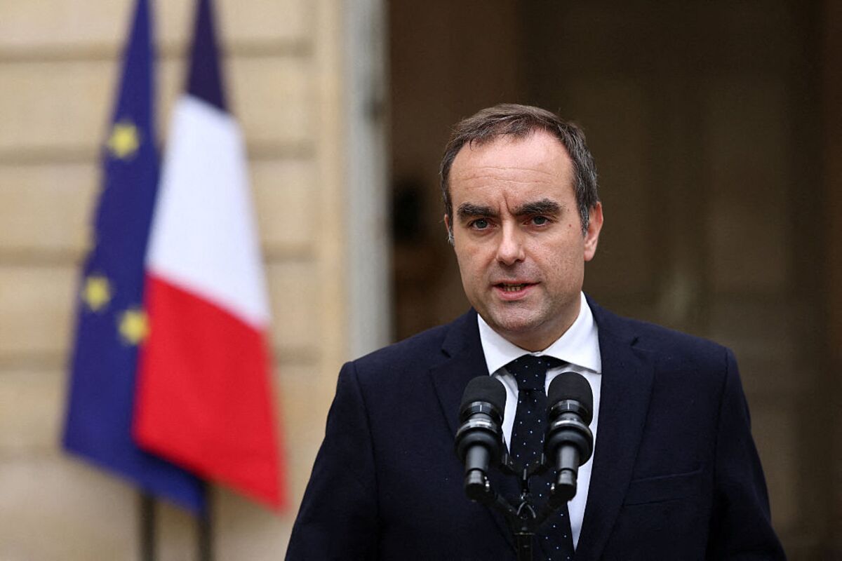 Reappointed French PM Races to Form Government