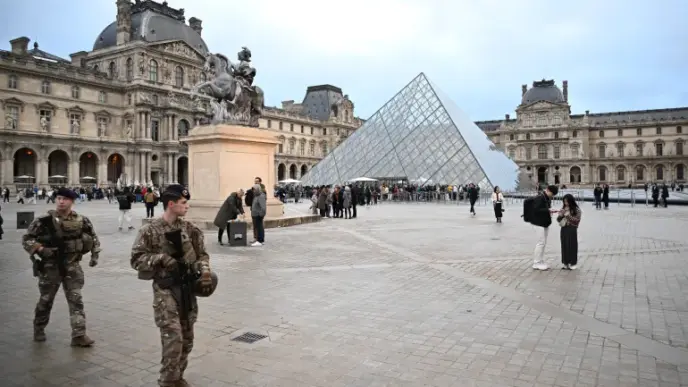 Louvre (News Central TV)