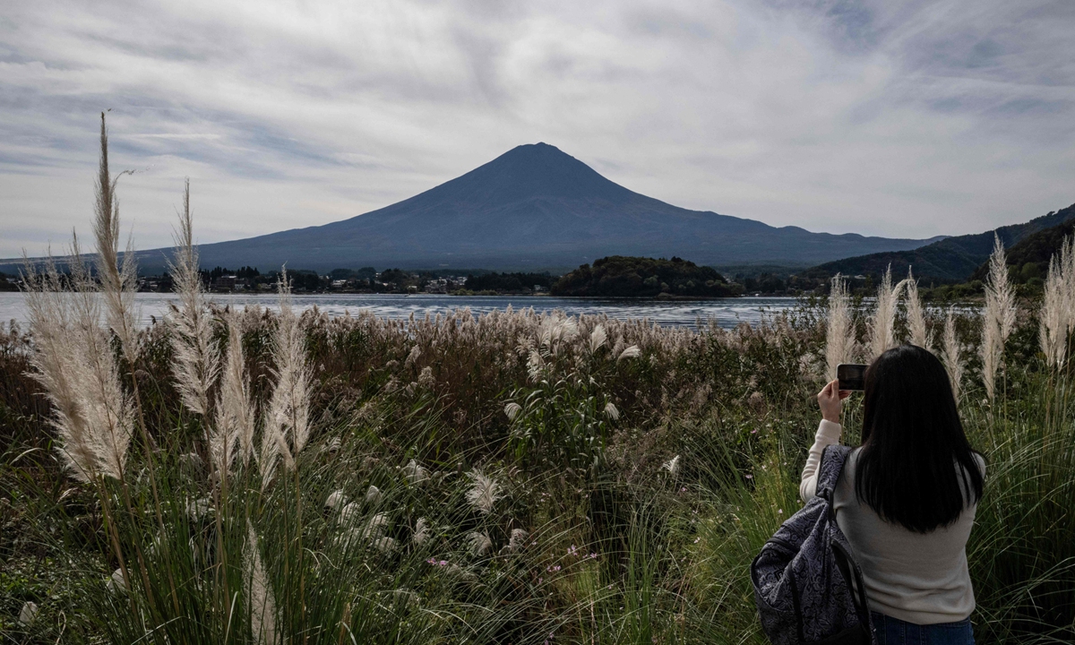 China-Japan Spat Tanks Tourism Shares