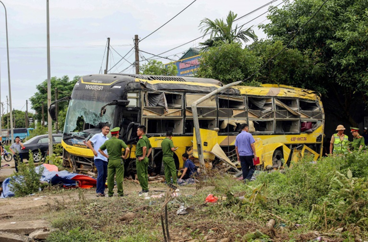 Bus Crash Kills Nine in Vietnam