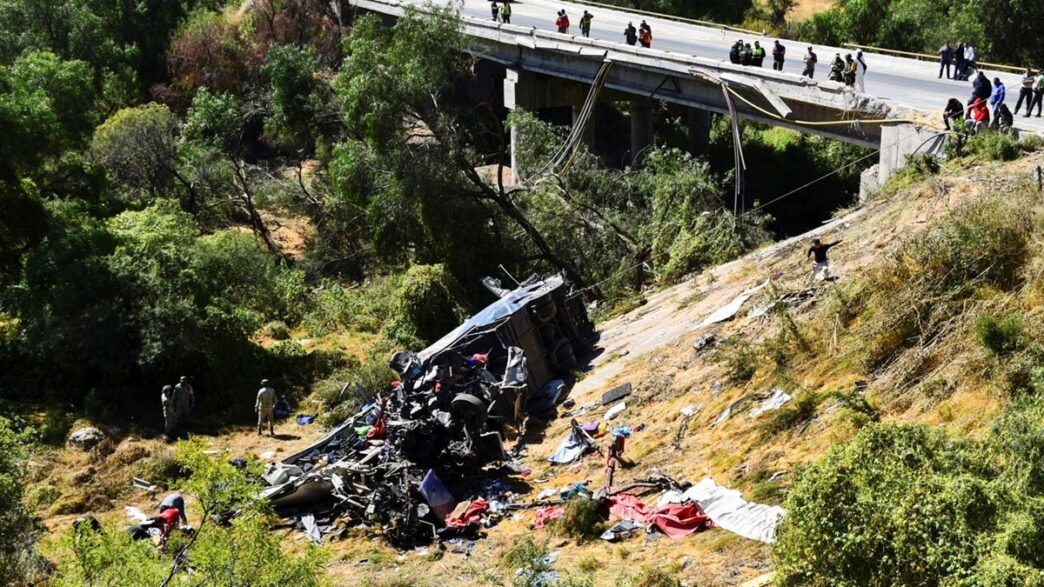 Bus Crash Kills Ten in Mexico