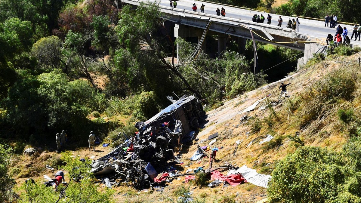 Bus Crash Kills 10 in Mexico