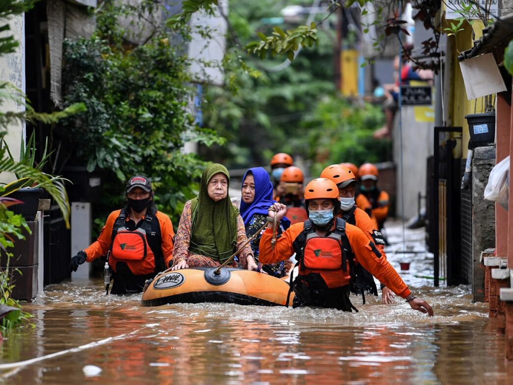 Flood-Hit Indonesians Plead for Global Help