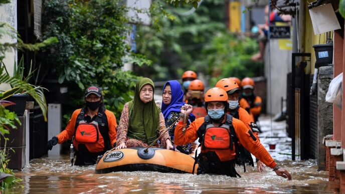 Flood-Hit Indonesians Plead for Global Help