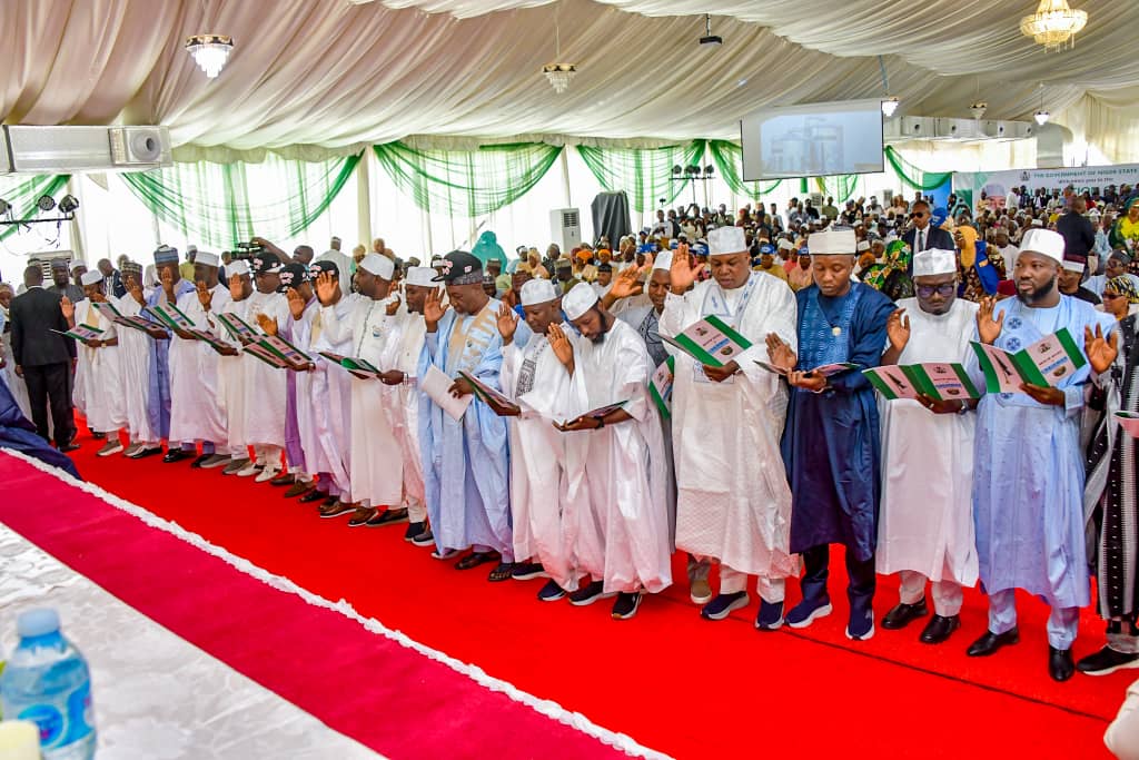 Niger State Swears in 30 Commissioners