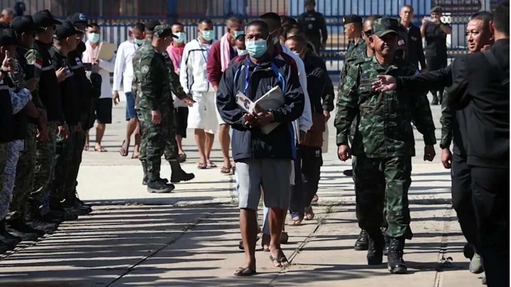 Thailand Releases 18 Cambodian Soldiers After Border Truce