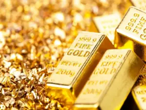 Gold Tops $4,400 as Rate Cut Bets Grow
