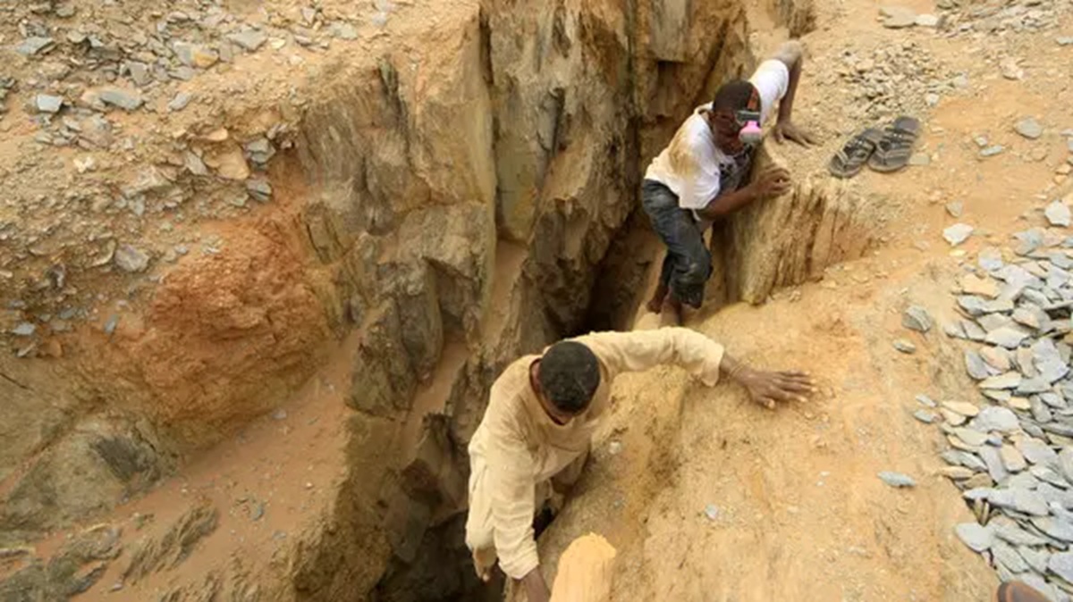 Sudan Gold Mine Collapse Kills 13 Miners
