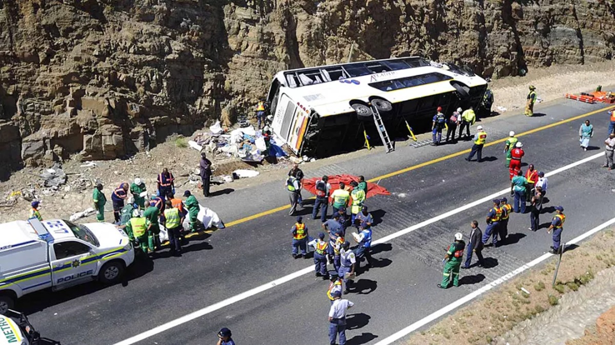 Bus Crash Kills 12 Schoolchildren in South Africa 