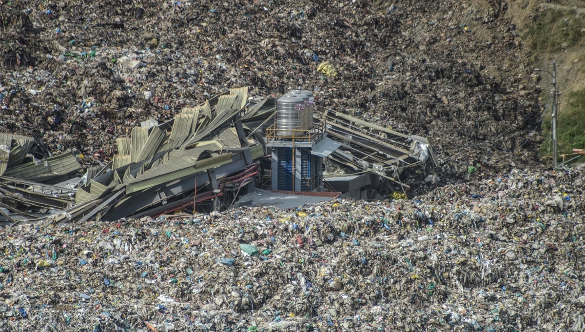 Philippine Dump Site Collapse Kills Two, Traps Dozens