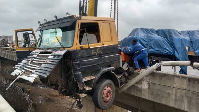 Multiples Crashes on Otedola Bridge Causes Gridlock