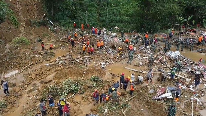 Indonesia Landslide Kills Eight, 80 Still Missing