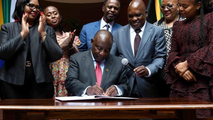 South Africa Raises Pay For Public Office-Bearers