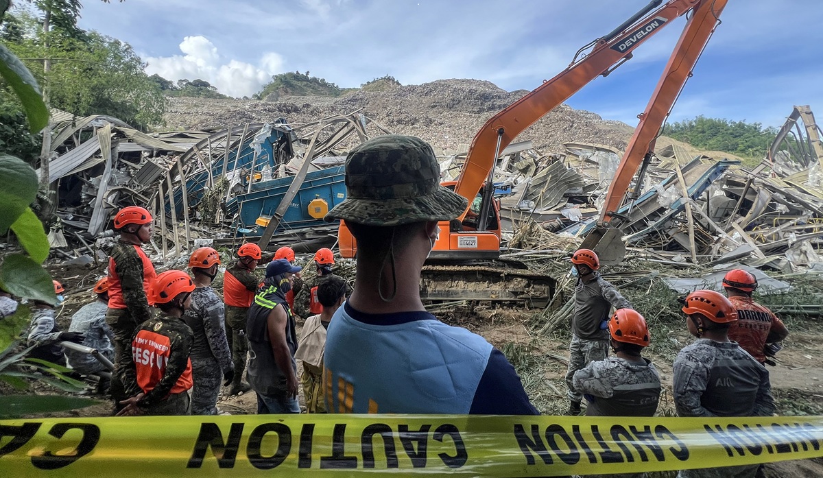 Philippine Dump Site Collapse Kills Two