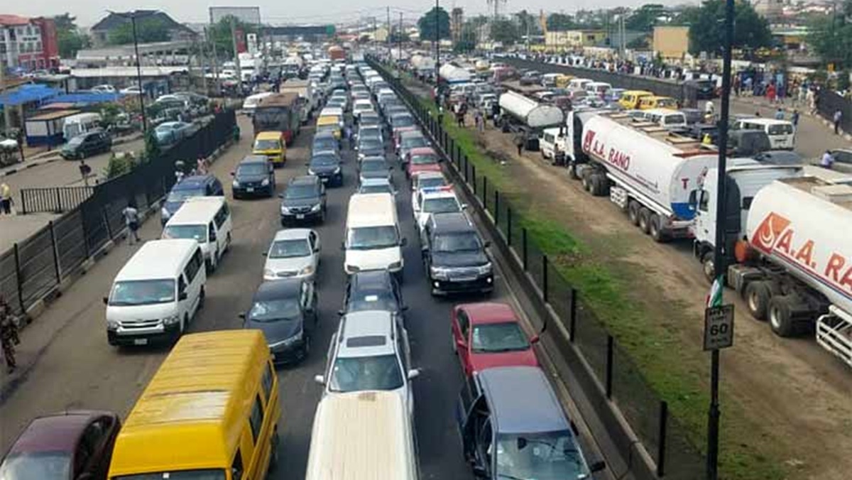 Multiples Crashes on Otedola Bridge Causes Gridlock