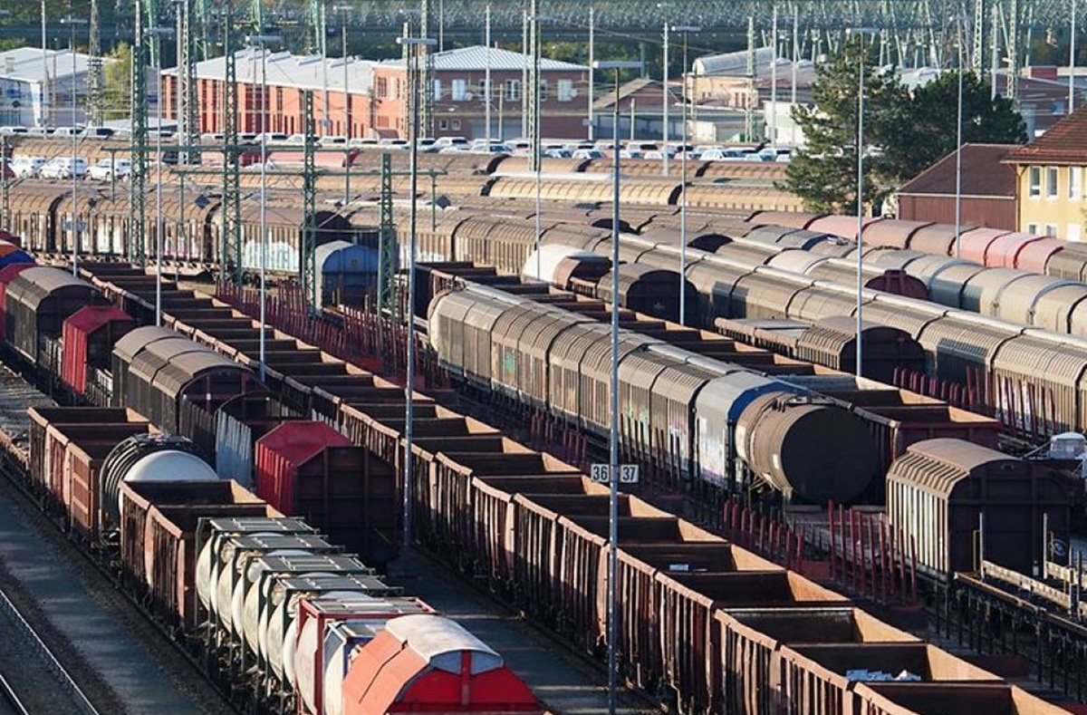 German Railways to Cut 6,000 Jobs at Cargo Subsidiary