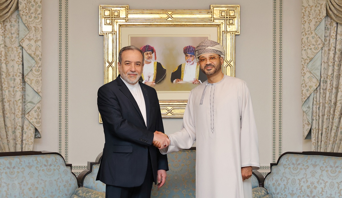 Iran, US Hold Crucial Talks in Oman