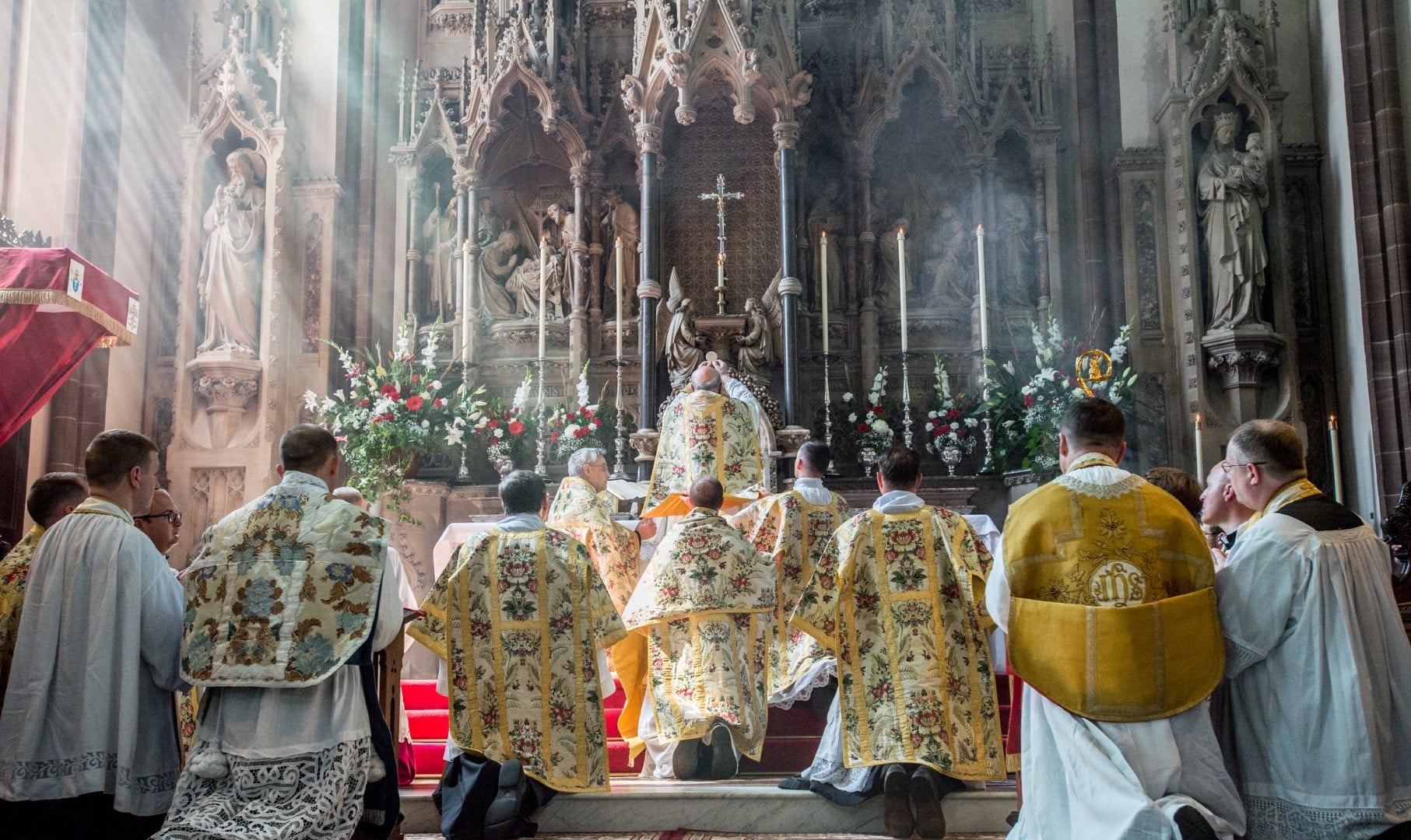 Traditionalist Catholic Group Defies Vatican Orders