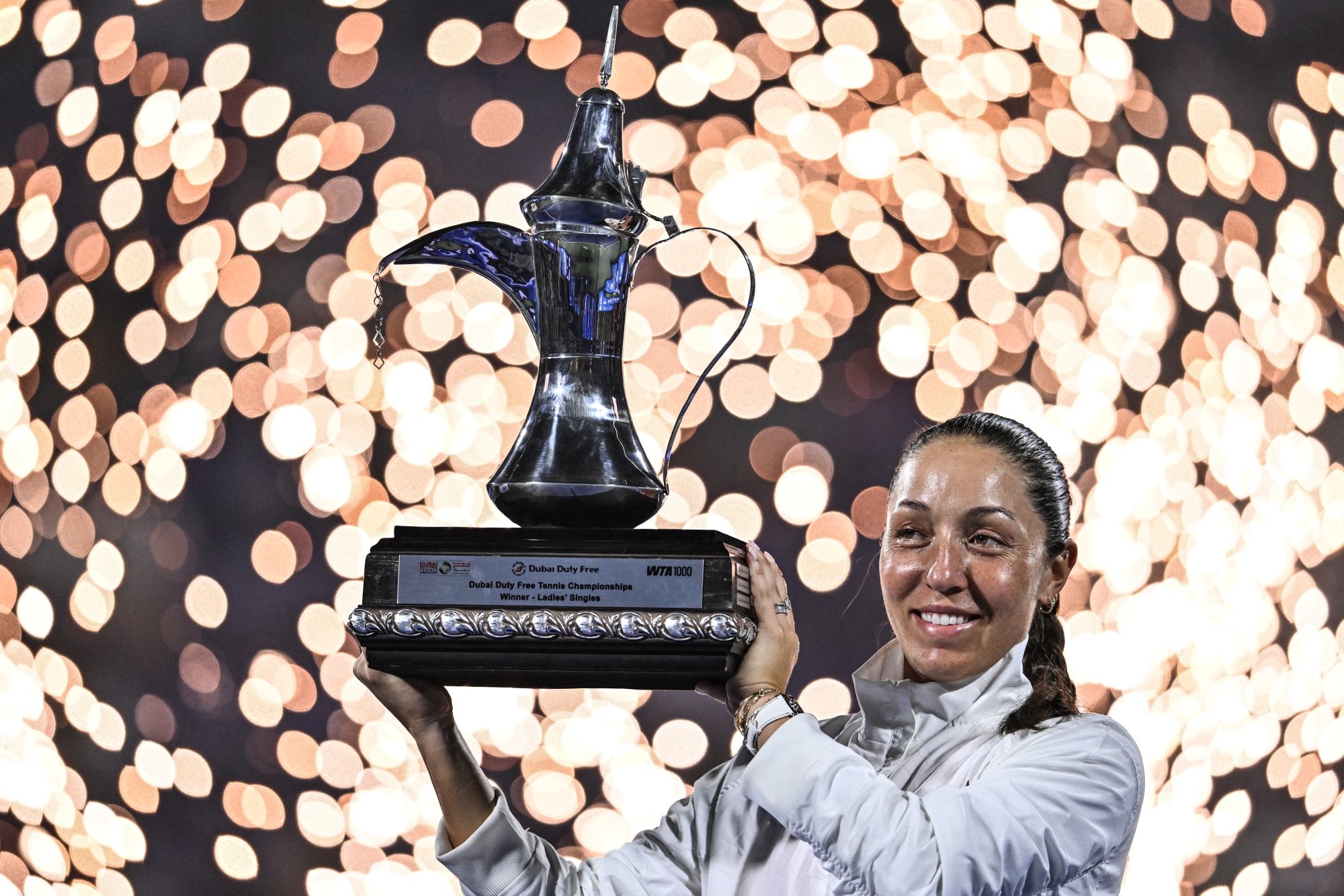 Pegula Beats Svitolina to Win Dubai Title