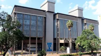 Valentine’s: Kenya Cautions Lovers Over Cash Bouquets