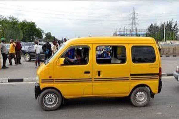 Police Dislodge Lekki Minibus Drivers