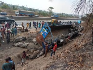 Six Dead, 23 Injured in Ogun Truck Crash