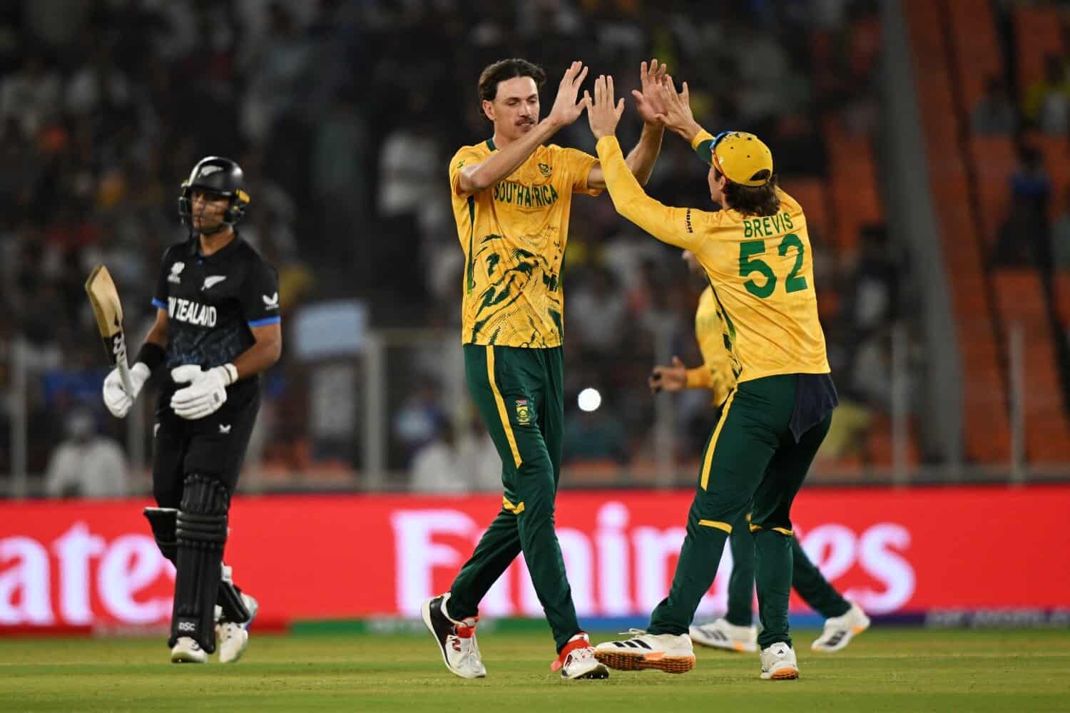 Proteas Crush New Zealand to Near Super Eights