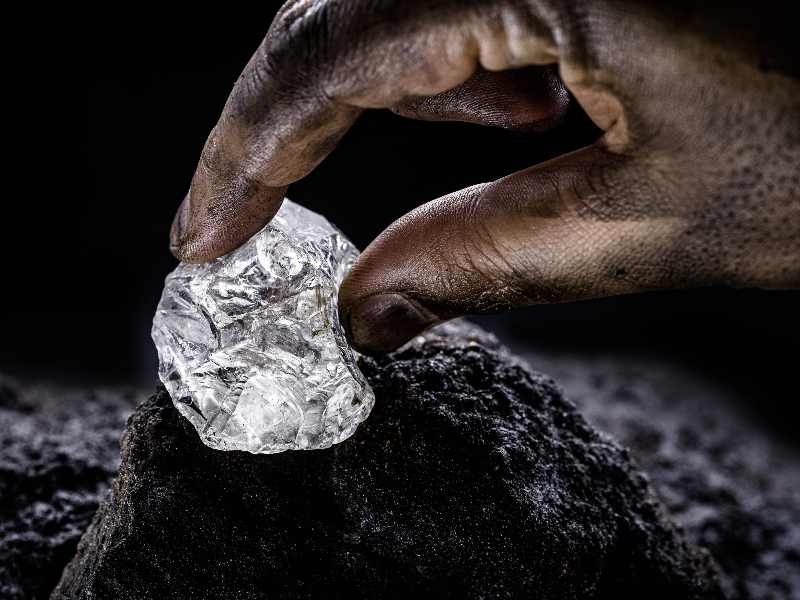 Zimbabwe Bans Export of Lithium, Raw Minerals