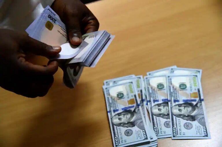 Naira Trades at 1,364 Per Dollar