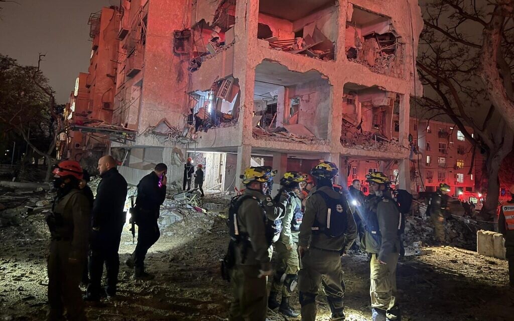 Emergency responders at the scene of an Iranian ballistic missile strike in the southern city of Arad, March 21, 2026. (Israel Defense Forces)