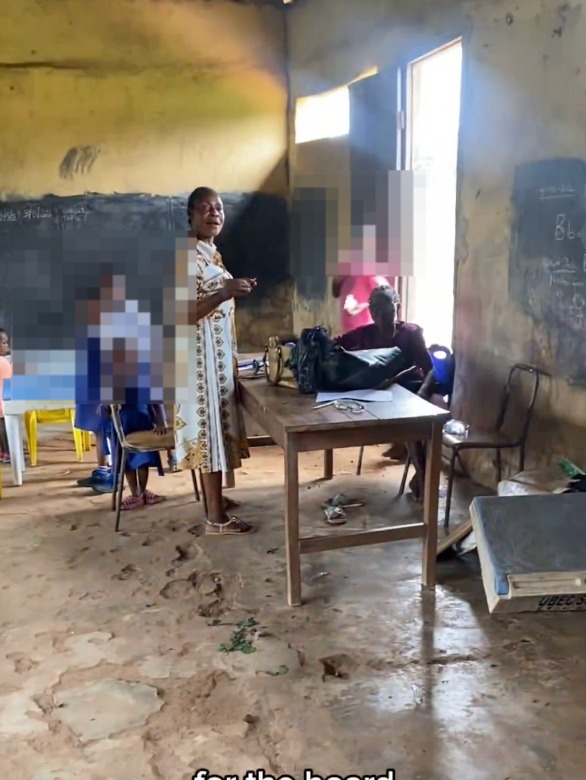 Imo Schoolchildren Learn in Crumbling Mud Structure (News Central TV)