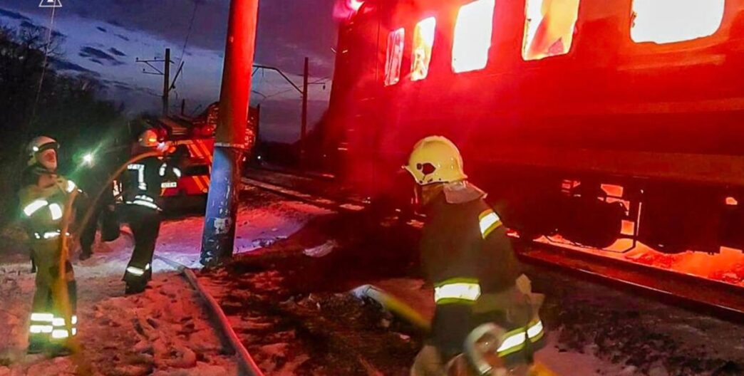 Russia Strikes Kill Six, Hit Passenger Train in Ukraine
