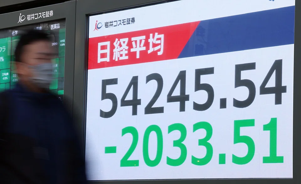 Asian Stocks Fall as Middle East War Hits Markets