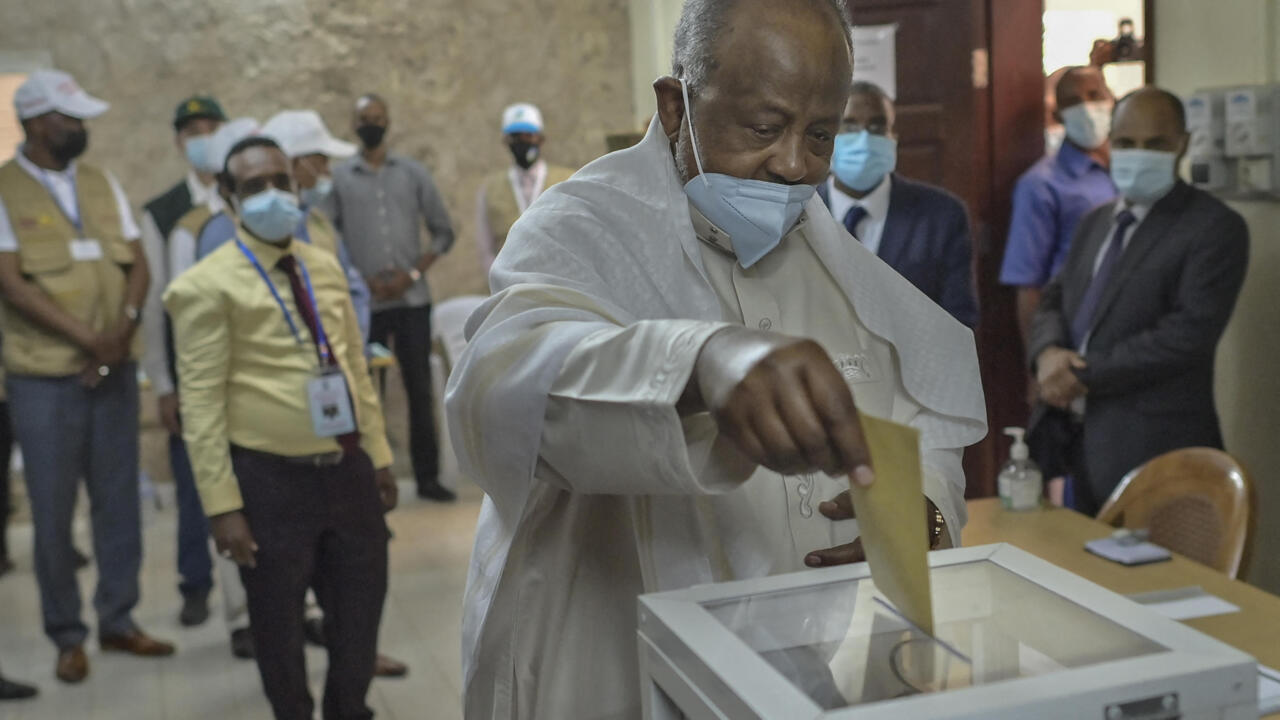 Guelleh Faces One Opponent in Djibouti Election