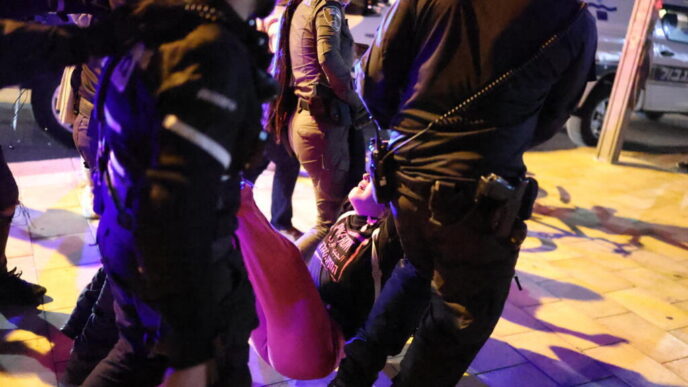 Israeli Police Disperse Tel Aviv Anti-War Protests