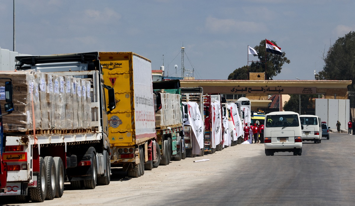 Aid Trucks Resume Crossing Egypt-Gaza Border