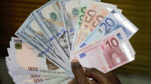 Naira Trades Steady Against Dollar, Pound