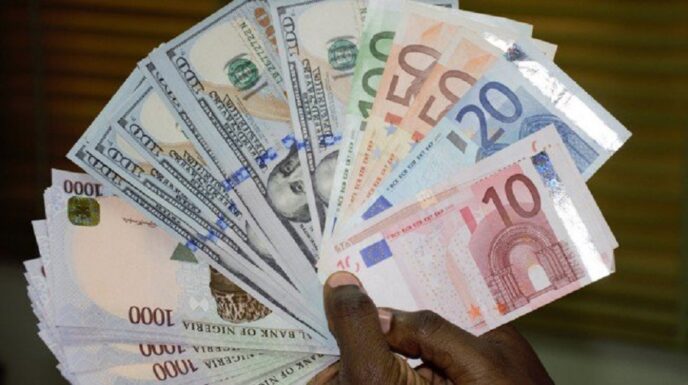 Naira Trades Steady Against Dollar, Pound