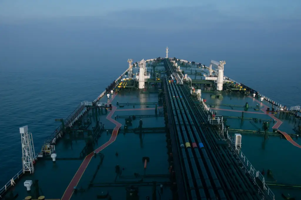 US Temporarily Allows Sale of Russian Oil