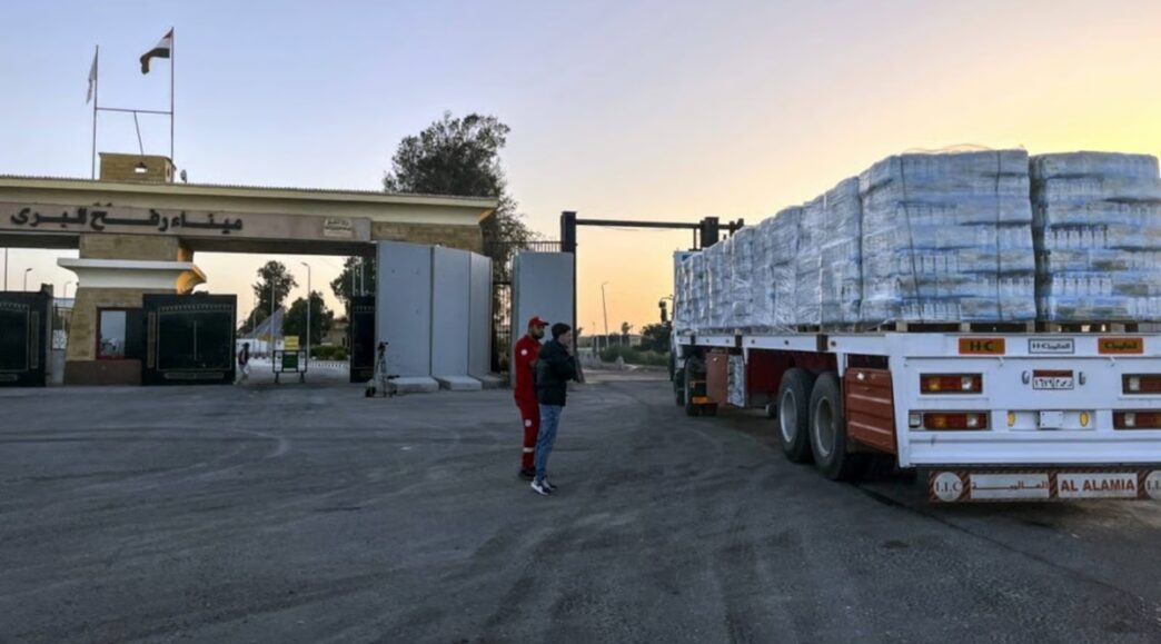 Aid Trucks Resume Crossing Egypt-Gaza Border