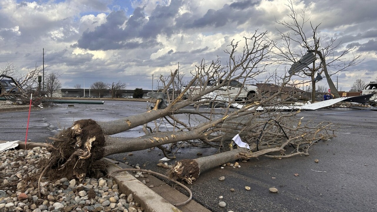 Four dead,12 Injured after Tornados Hit Michigan
