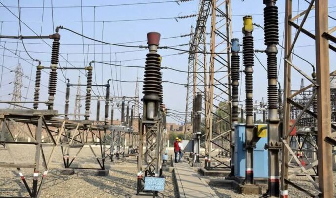 Pakistan Announces Power Cuts to Curb Energy Costs