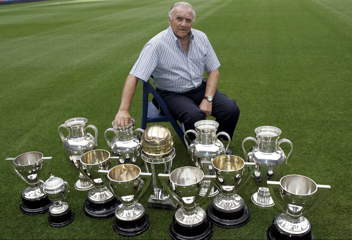 Real Madrid Legend Santamaria Dies at 96