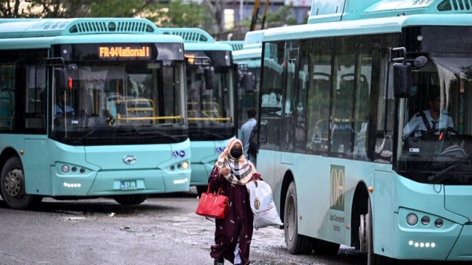 Pakistan Announces Free Transport as Energy Crisis Heightens