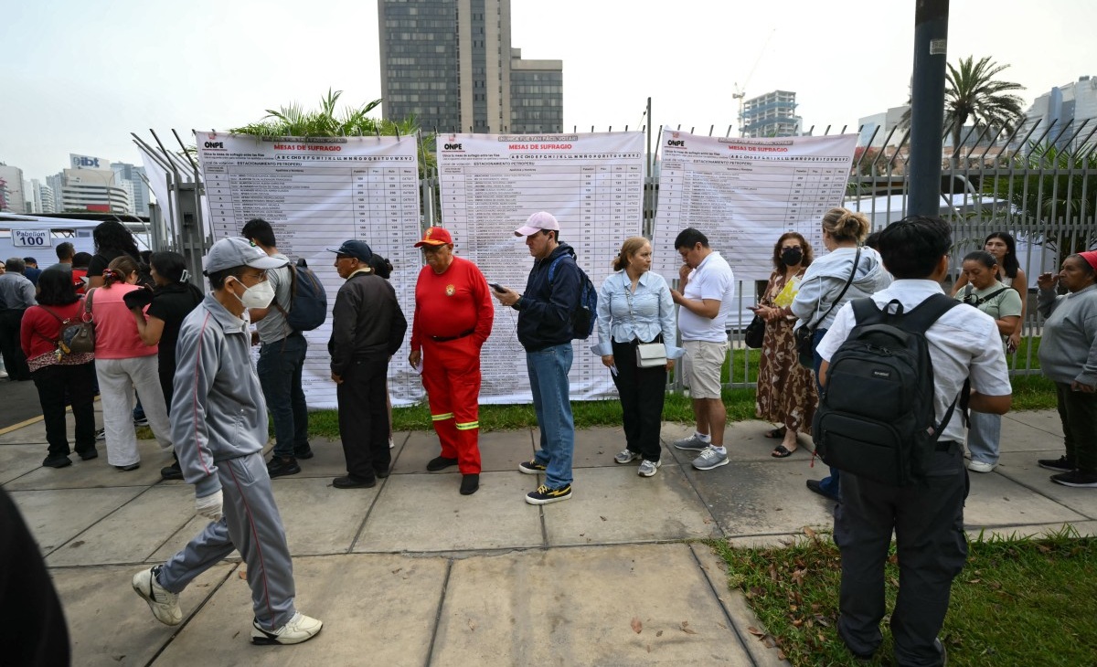 Polls Open in Peru Presidential Election
