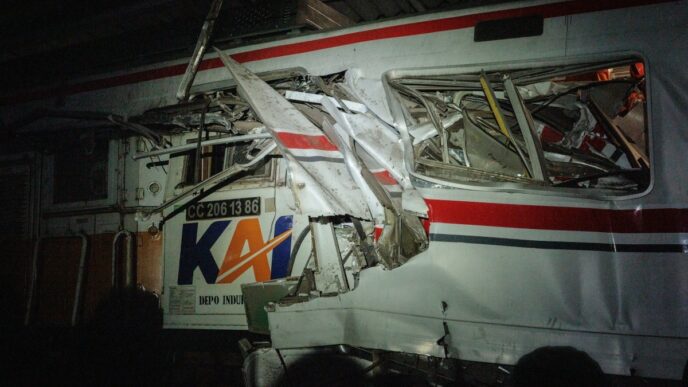 Death Toll from Indonesia Train Crash Rises to 16